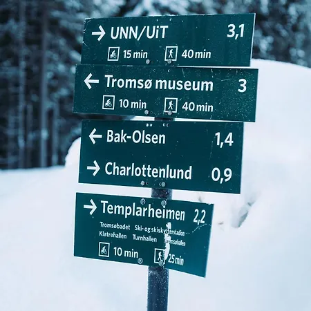 Moderne Sentralt Pa Tromsoya Tromso