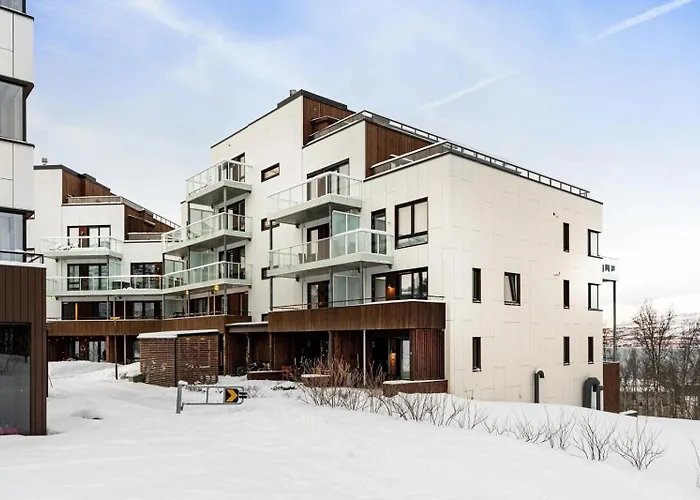 Moderne Sentralt Pa Tromsoya Тромсё
